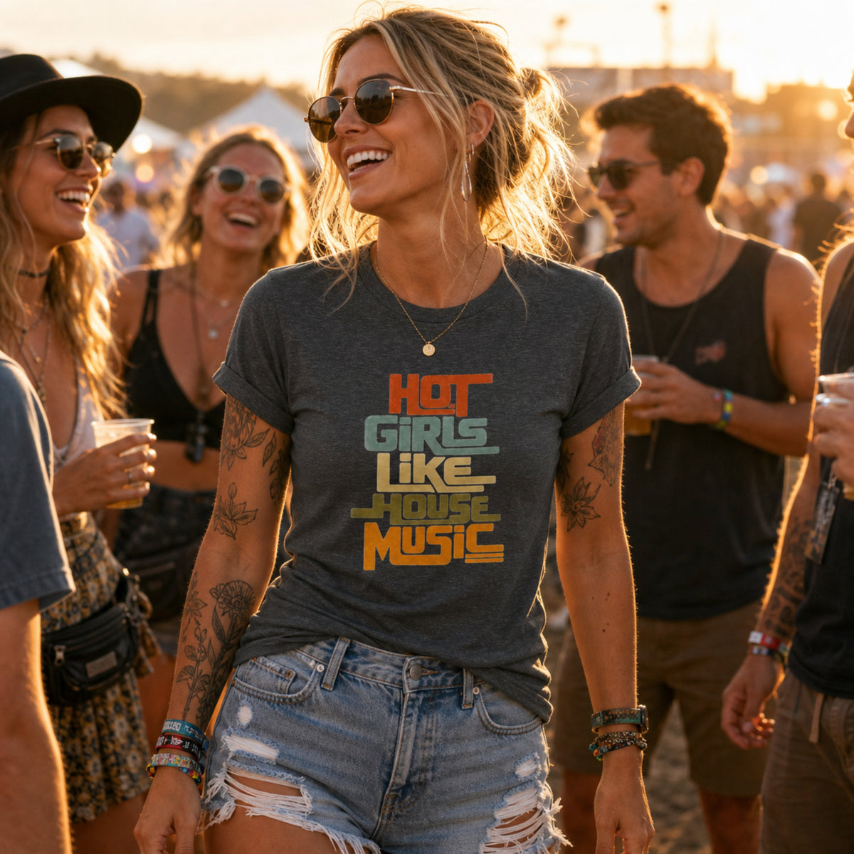 'Hot girls like house' - Girls Fitted Tee