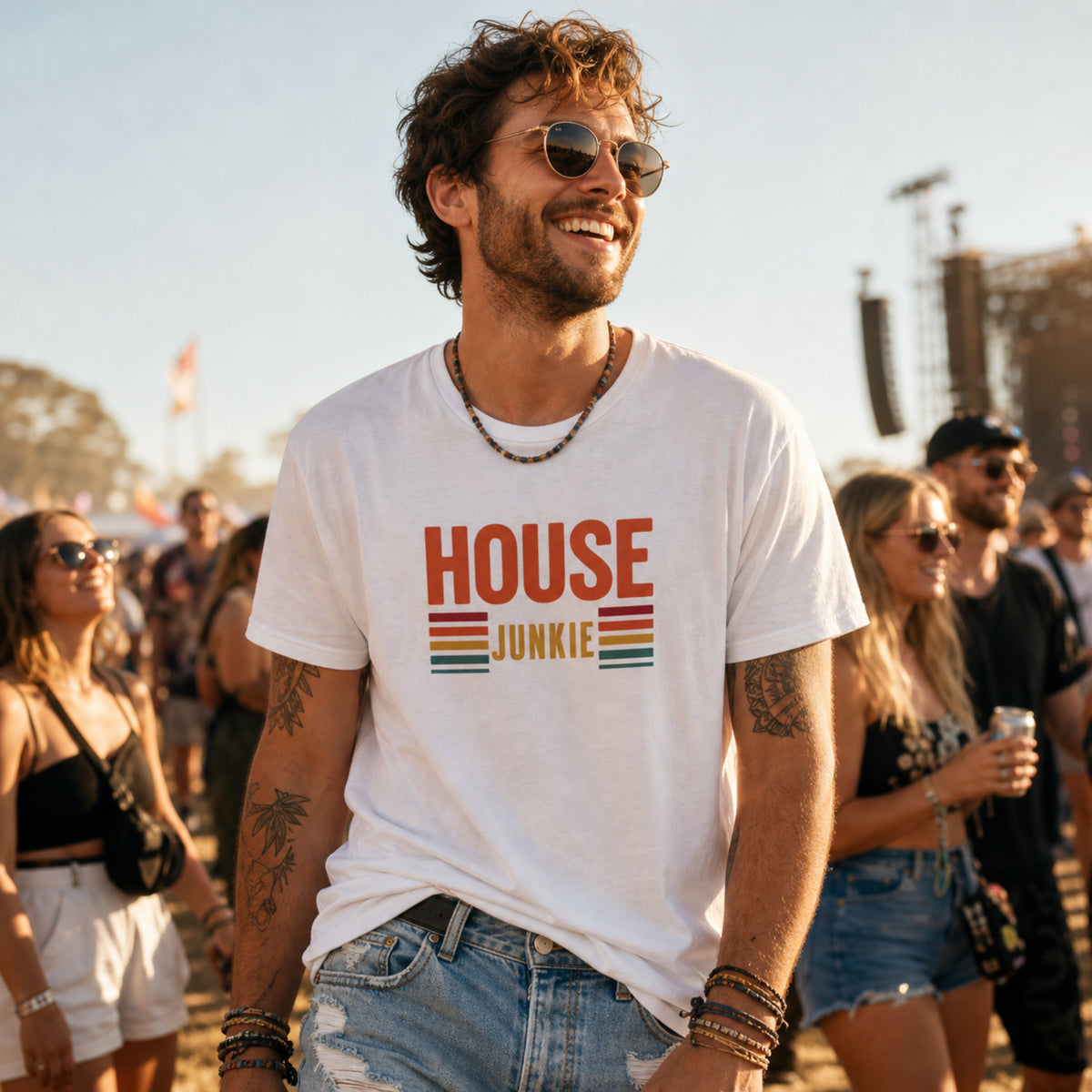 'House Junkie' - Retro - Unisex Tee