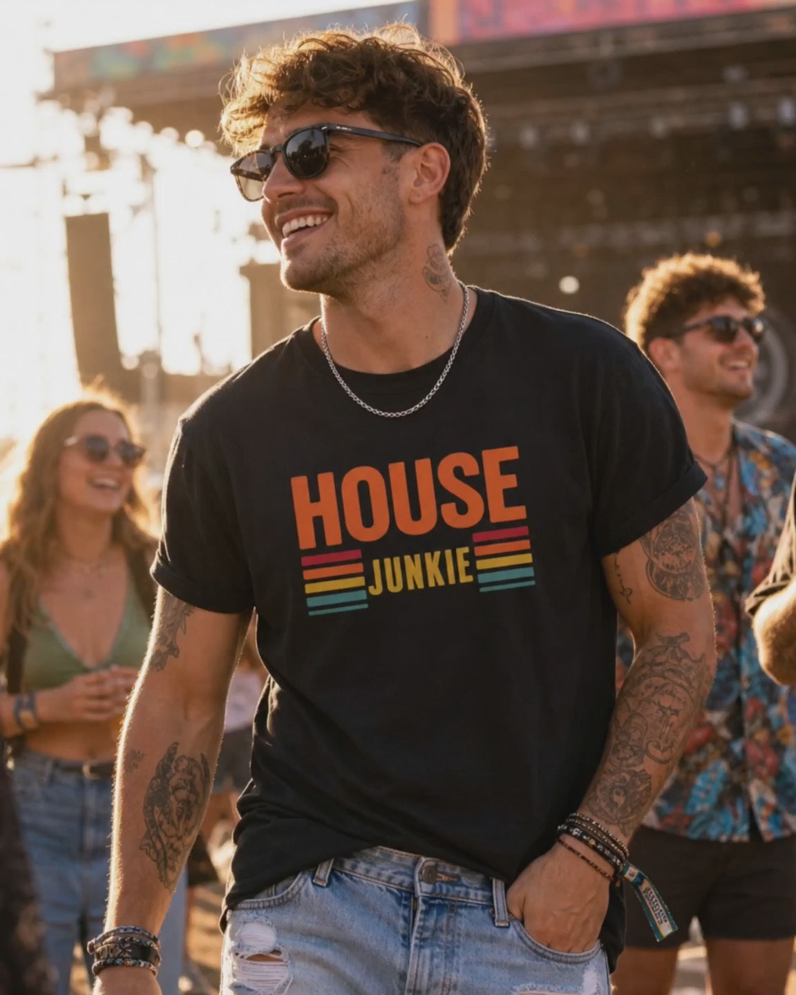 'House Junkie' - Retro - Unisex Tee